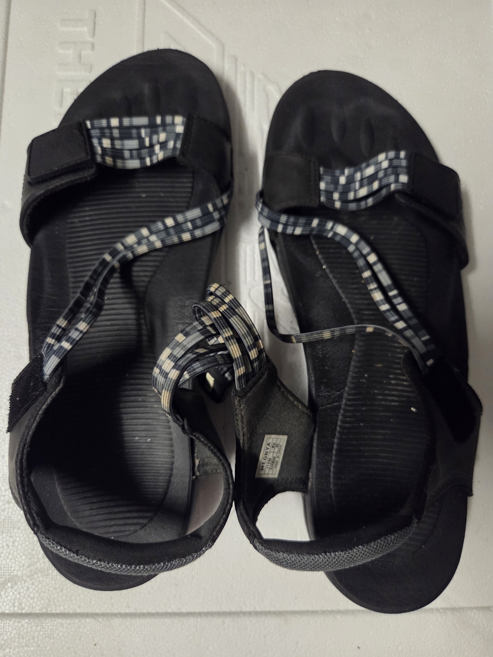 MEGNYA Women's Black Sport Sandals with Patterned Straps